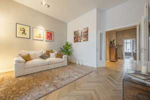 Seltenes Altbau-Loft: 3,9 m Decken, Wintergarten & privater Südwestgarten