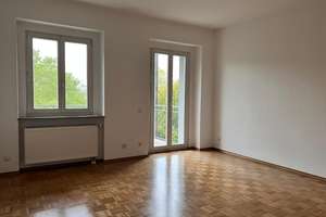 Lichtdurchflutete 2-Zimmer-Wohnung mit Parkett, Balkon, EBK und TG in Top-Lage – Die vollständige Adresse der Immobilie erhältst du vom Anbieter., 14469 Bornstedt, Potsdam – Vorschaubild 3