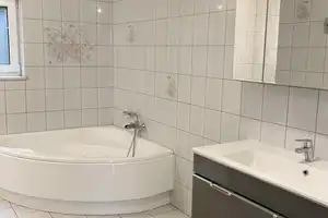 Charmante Doppelhaushälfte in Schneckenlohe – Perfekt gepflegt mit modernen Annehmlichkeiten – Kronach (Kreis) – Vorschaubild 7