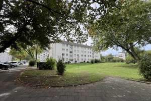 Mit Blick ins Grüne-Renovierte 3 Zi.- Whng. - helles Wannenbad und Balkon - Duisburg