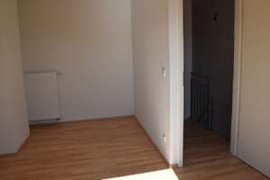 Neuwertiges, energieeffizientes und familienfreundliches Reihenhaus mit 5 hellen Zimmern+EBK+Garage – Berchinger Straße 19, 93057 Sallern-Gallingkofen, Regensburg – Vorschaubild 11