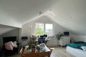Helle, gemütliche Dachgeschosswohnung mit großzügigem Wohnraum und Blick auf die Schwäbische Alb – Die vollständige Adresse der Immobilie erhältst du vom Anbieter., 72760 Reutlingen-Mitte, Reutlingen – Vorschaubild 3
