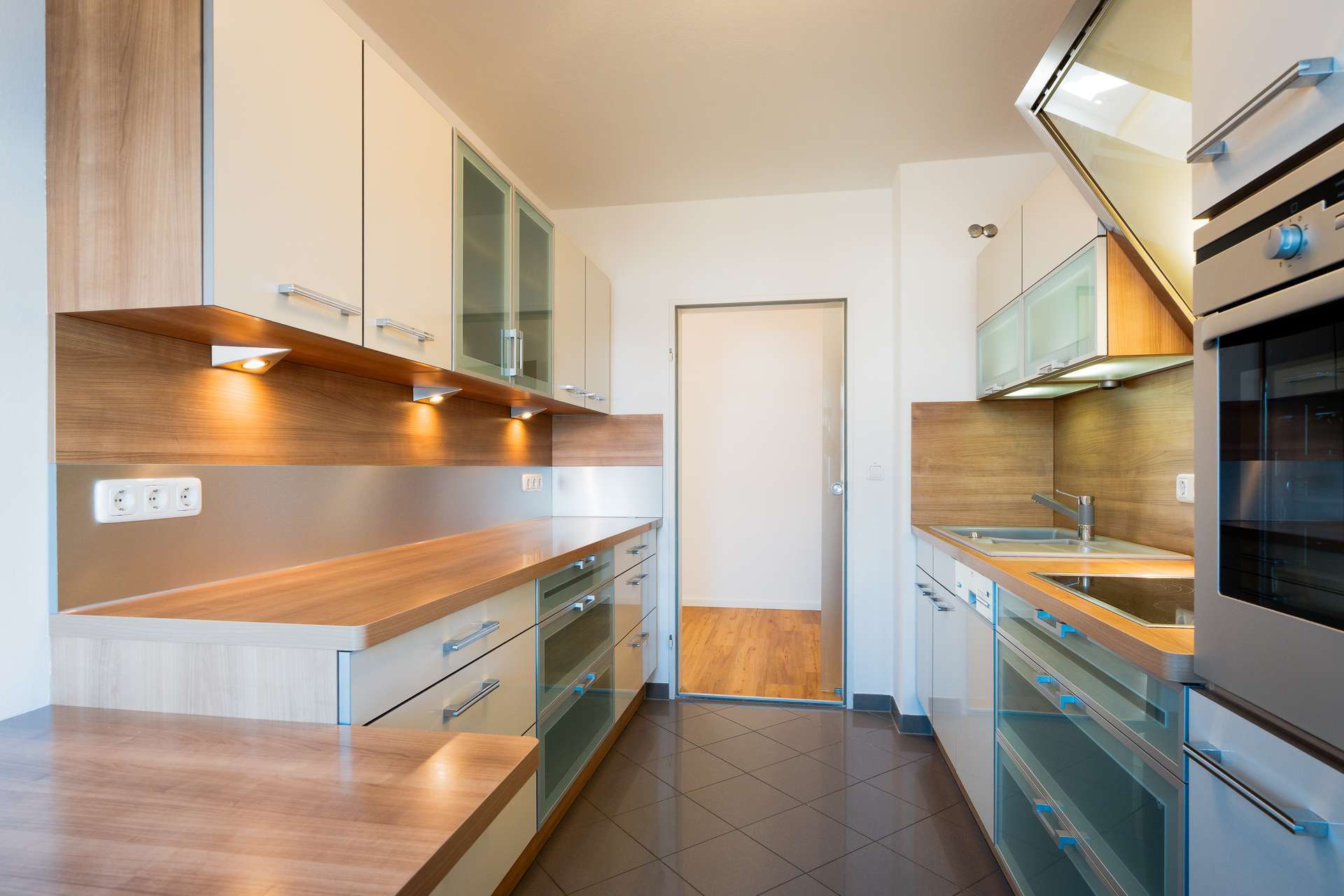 Immobilie in Altdorf - Modern renovierte 2 -Zimmer-Wohnung mit Südbalkon, moderner Einbauküche und Tiefgarage !!! - Bild 3