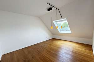 Stilvolle Maisonettewohnung mit 3,5 Zimmern, Dachterrasse, Kamin und Nähe zum  Rhein – Die vollständige Adresse der Immobilie erhältst du vom Anbieter., 40547 Niederkassel, Düsseldorf – Vorschaubild 9