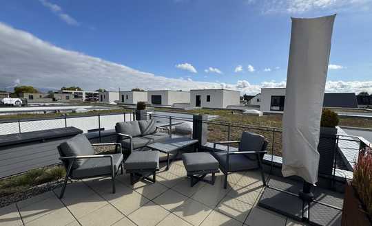 Modernes Winkelatriumhaus mit Dachterrasse, Garten & Tiefgaragenstellplatz 