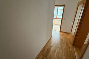 Nachmieter ab 1.10. gesucht ! Moderne EBK - Tageslichtbad - im 1.OG ! – Zeißstraße 74, 9131 Hilbersdorf, Chemnitz – Vorschaubild 2