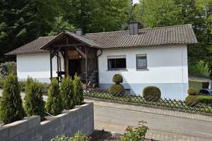 Charmanter Bungalow mit großem Garten und Potenzial - von Privat