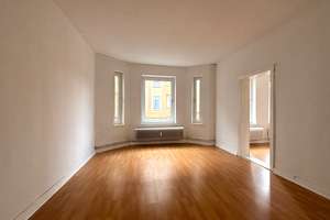 lichtdurchflutete Altbauwohnung mit Erker!