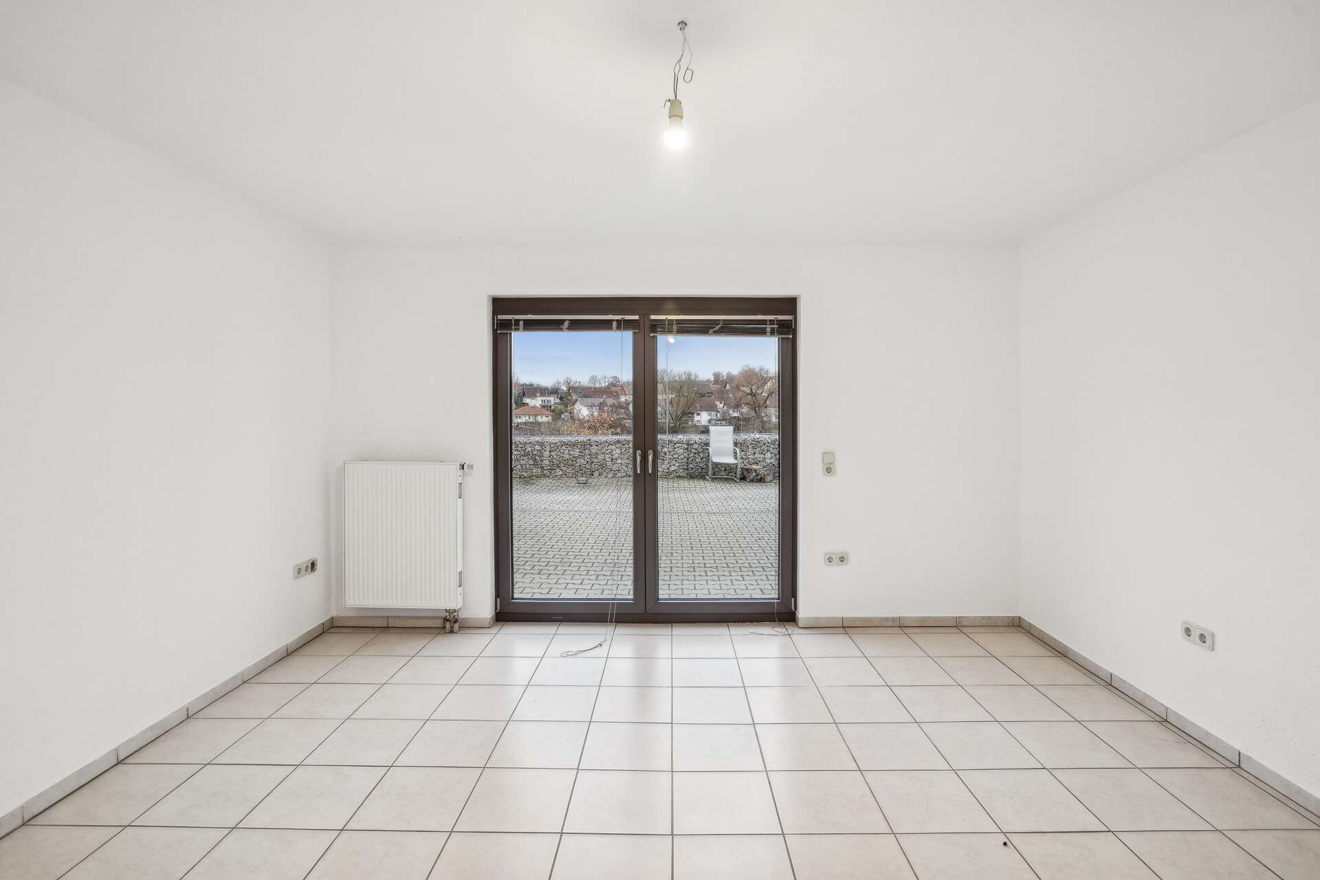 Immobilie in Niederstaufenbach - Charmantes Einfamilienhaus mit großem Grundstück und Möglichkeit zur Einliegerwohnung - Bild 2