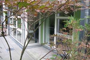 Möblierte, helle, ruhige 2-Zimmerwohnung mit Terrasse in zentraler Lage (Schwabing)