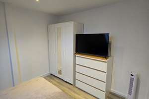 Helle und möbilierte 2-Zimmer Wohnung im 3. OG in Wuppertal-Vohwinkel – Marschallstraße 2, 42329 Vohwinkel, Wuppertal – Vorschaubild 1