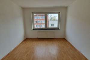 Renovierte 3-Zimmer-Wohnung im 2. OG in Geestemünde mit Balkon und Tageslichtbad, auf Wunsch mit EBK – Georgstraße 56, 27570 Geestemünde, Bremerhaven – Vorschaubild 3