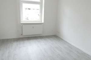 ***  Modernisierte 2-Zi-Wohnung mit Loggia in zentraler Lage von Holsterhausen *** – Kaulbachstr. 61, 45147 Holsterhausen, Essen – Vorschaubild 3