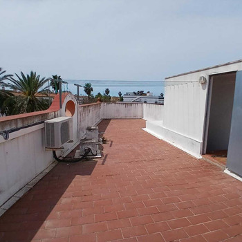 Helles Reihenhaus mit Dachterrasse in Almendral