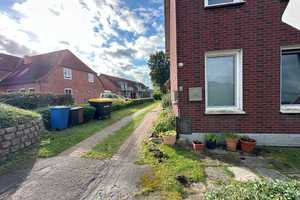 Schöpfen Sie das Potenzial aus! Renovierungsbedürftiges Mehrfamilienhaus in Brande-Hörnerkirchen – Pinneberg (Kreis) – Vorschaubild 2