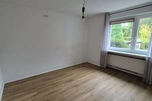 Preisgünstige, renovierte 3-Zimmerwohnung in Zentrumsnähe  in ruhigem Mehrfamilienhaus – Elberfelderstrasse 99, 42853 Scheid, Remscheid – Vorschaubild 3