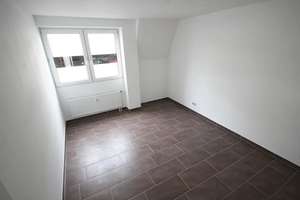Modernisierte & voll möblierte 2-Zimmer-Wohnung mit Balkon & Tiefgarage – Innenstadt Siegburg