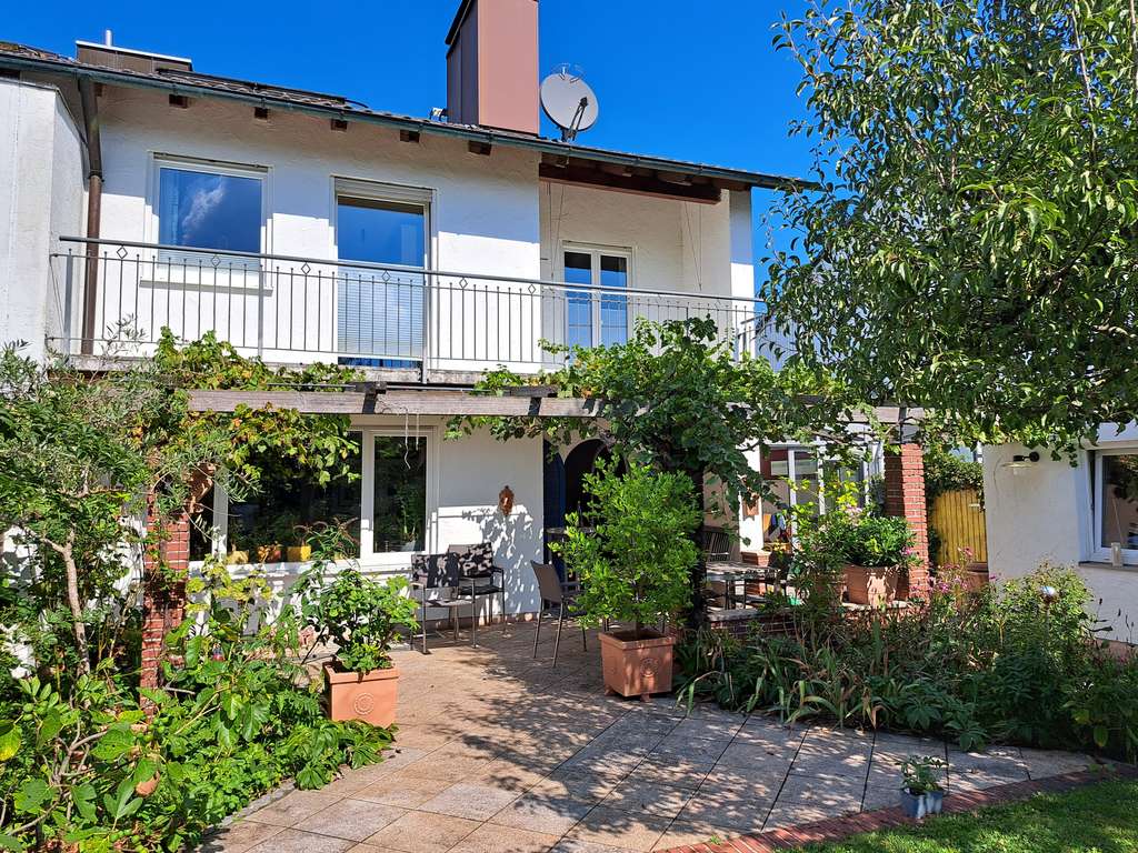 Immobilie in Moorenweis - Gepflegtes Einfamilienhaus (Bj. 1972) in Moorenweis mit 5,5 Zimmern - Bild 0