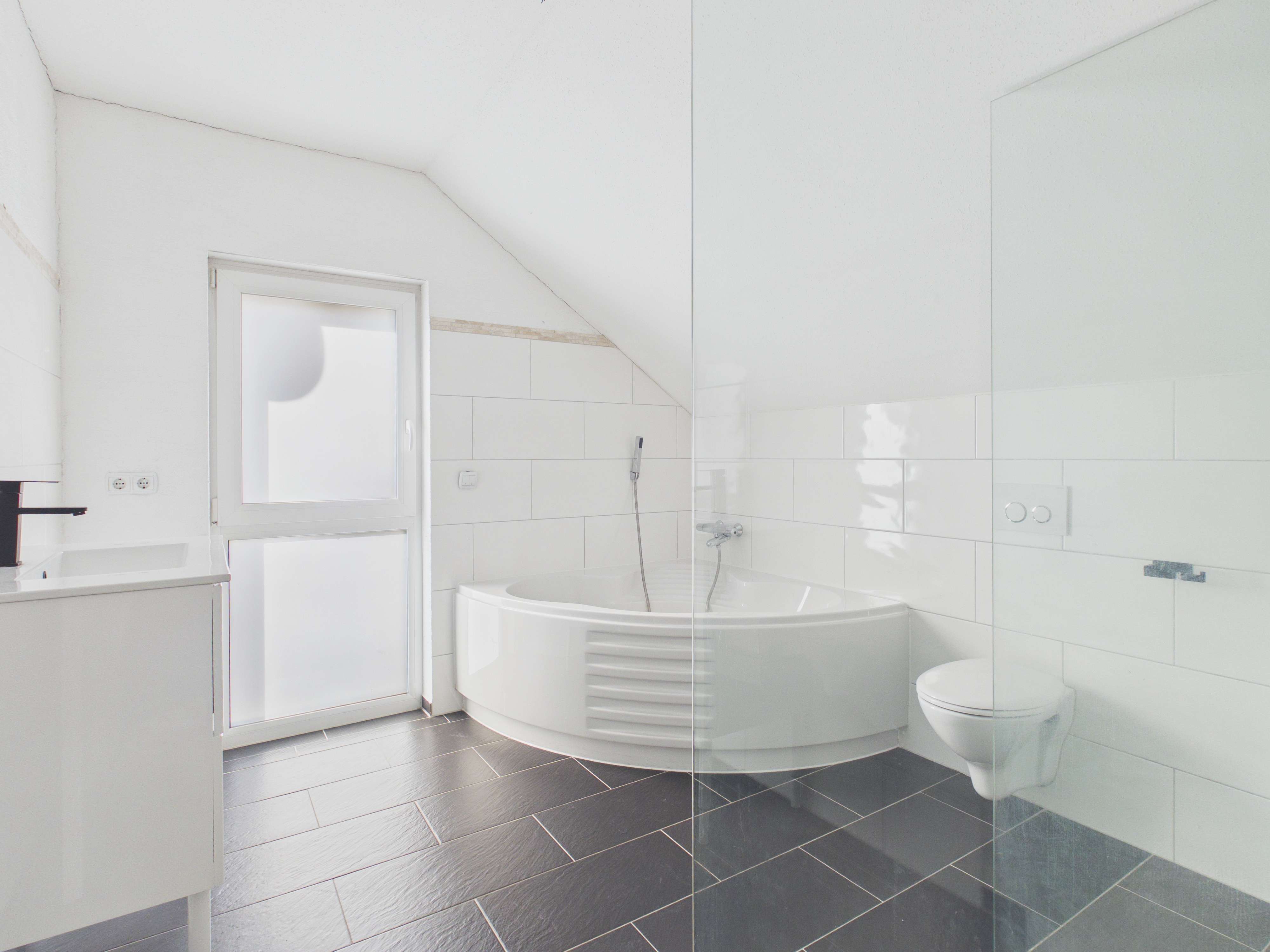 Immobilie in Gerolstein - Jeweils 1 Doppelhaushälfte zu verkaufen. Familienglück gesucht ? Hier sind Sie genau richtg ! - Bild 4