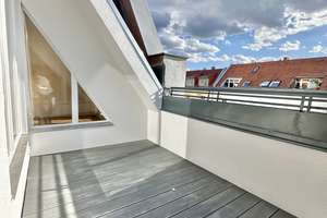 Lichtdurchflutete 4-Zi.-Dachgeschosswohnung mit sonniger Terrasse - Eine Oase der Ruhe! – 10823 Schöneberg, Berlin – Vorschaubild 2