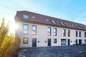 Reihenhaus mit 3 Ebenen mit Einbauküche, Garten, Terrasse, Tageslichtbad, Stellplatz u.v.m.