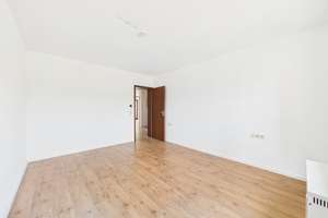 Helle 3-Zimmer-Wohnung mit Balkon, Garage und Treppenlift in Stuttgart-Weilimdorf – Die vollständige Adresse der Immobilie erhältst du vom Anbieter., 70499 Weilimdorf (Ortsteil), Stuttgart – Vorschaubild 8