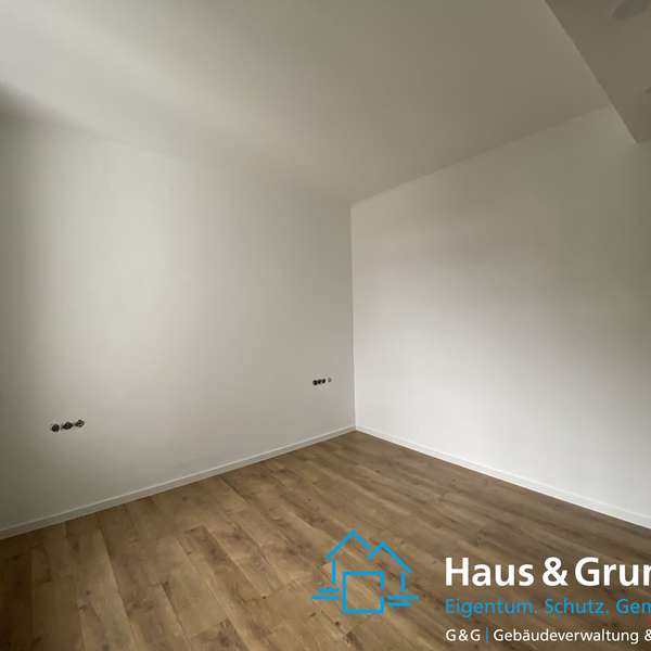 *** charmante 3-Zimmer-Wohnung - in ehemaliger Jugendstilvilla - großer Balkon - Blick ins Grüne ***