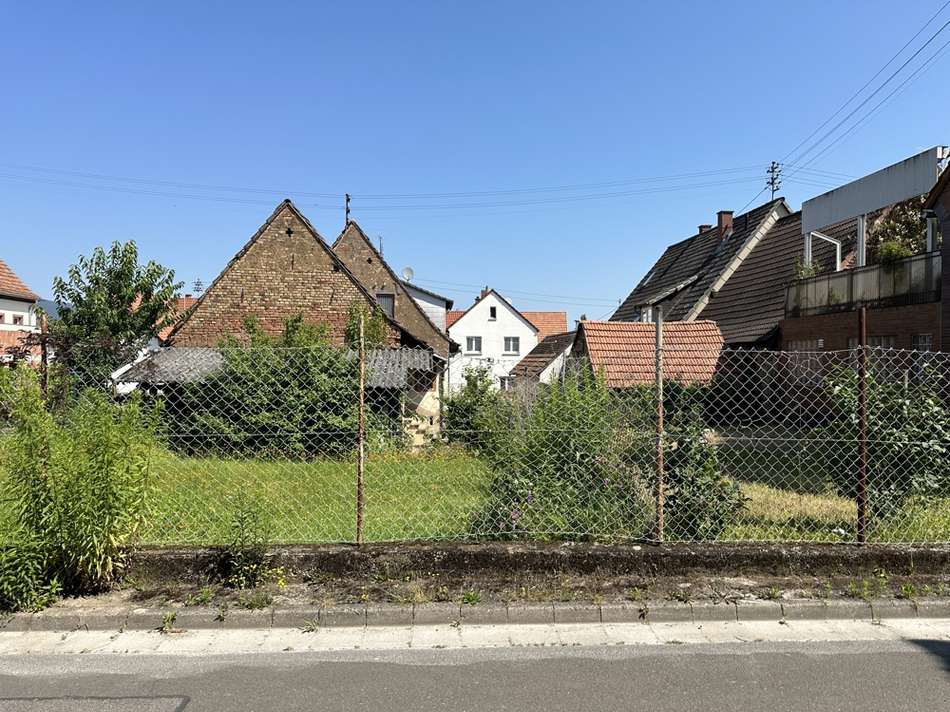 Gartenansicht-Seitenstraße