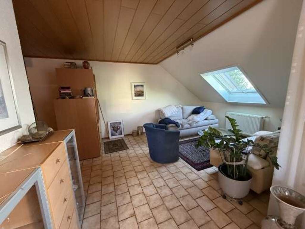Immobilie in Flörsheim - Interessante 2 Zi.-Whg. mit ausgebautem Spitzboden, TGL-Bad, Balkon in gepflegter kleiner Wohnanlage - Bild 4