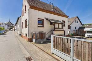 Sanierungsbedürftiges Einfamilienhaus in Niederzissen – Die vollständige Adresse der Immobilie erhältst du vom Anbieter., 56651 Niederzissen – Vorschaubild 1