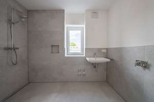 West-Balkon, Landhausdiele, Tageslicht-Badezimmer: Ein Zuhause für alle Sinne, Erstbezug Sept. 2026 – Marbachstraße 12b, 81369 Mittersendling, München – Vorschaubild 6