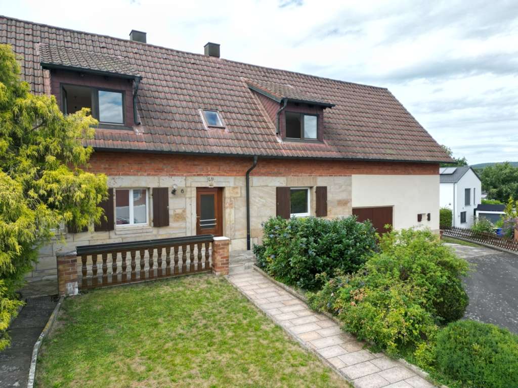 Immobilie in Heinersreuth - Charmantes Einfamilienhaus mit Garten, Scheune in beliebter Lage! Sofort frei! - Bild 0