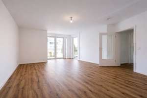 Modernisierte 1,5-Zimmer-Wohnung mit Balkon in gefragter Lage - nahe Adlershof & Flughafen BER – Die vollständige Adresse der Immobilie erhältst du vom Anbieter., 12524 Altglienicke, Berlin – Vorschaubild 1