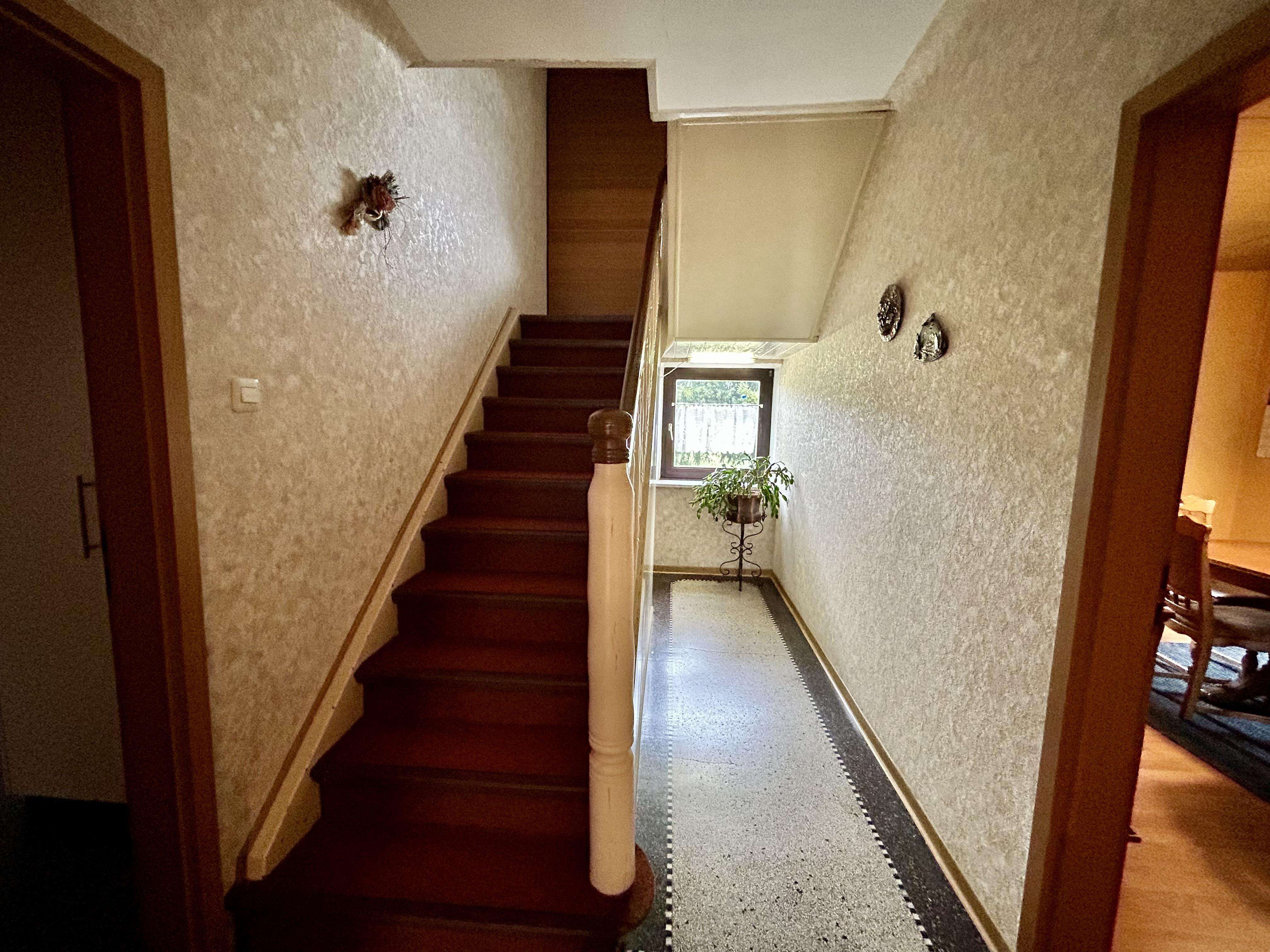 Immobilie in Weiskirchen - Großes Wohnhaus mit ehemaliger Gaststätte in Weiskirchen - Rappweiler - Bild 7