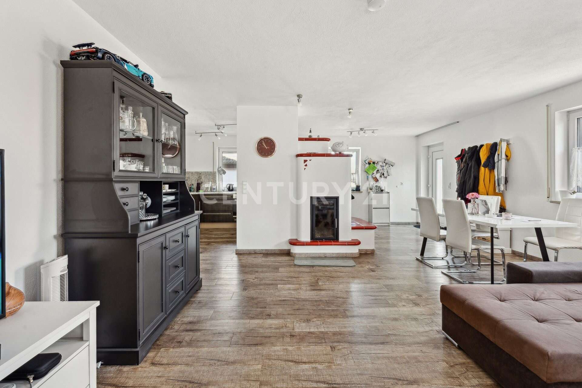 Immobilie in Simmershofen - Attraktives 4-FH mit PV-Anlage, Wärmepumpe aus BJ 2013 - Bild 3