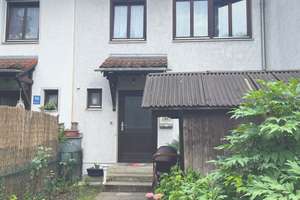 Charmantes Reihenmittelhaus in Trudering mit viel Potenzial. – Die vollständige Adresse der Immobilie erhältst du vom Anbieter., 81829 Trudering-Riem (Ortsteil), München – Vorschaubild 2