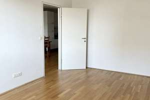 Neuwertige Wohnung mit zwei Zimmern sowie Balkon und Einbauküche in München – Ankoglstraße 00, 81825 Waldtrudering, München – Vorschaubild 3