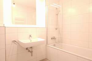 Komfort trifft Stil – sonnenverwöhnte 2,5-Zi.-Wohnung mit Einbauküche – Karlsbader Platz 8, 65197 Rheingauviertel / Hollerborn, Wiesbaden – Vorschaubild 8