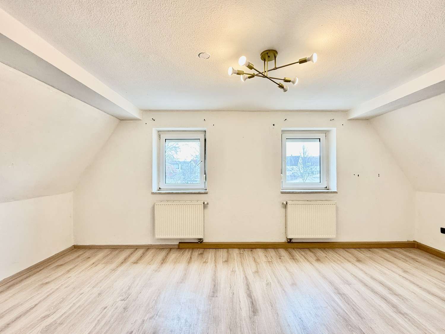 Immobilie in Möttingen - Einfamilienhaus auf außergewöhnlich großem Grundstück - Bild 3