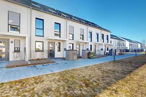 Modernes Reihenmittelhaus mit Garten, Einbauküche, sonniger Terrasse & Tiefgarage – Die vollständige Adresse der Immobilie erhältst du vom Anbieter., 85591 Vaterstetten – Vorschaubild 2