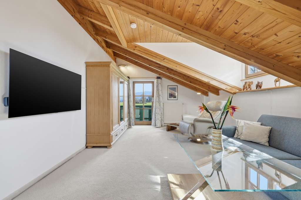 Immobilie in Rohrdorf - Gepflegtes Landhaus mit Alpenpanorama und Gartenbiotop - Bild 1