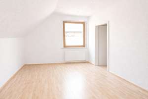 Helle 2-Zimmer Dachgeschosswohnung in Duisburg-Obermeiderich – Varzinerstraße 46, 47138 Obermeiderich, Duisburg – Vorschaubild 5
