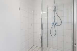 Modern saniert & lichtdurchflutet – stilvolle 3-Zimmer-Wohnung mit neuer Einbauküche und Balkon – Hausdorffstraße 1, 53129 Kessenich, Bonn – Vorschaubild 8