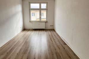 Charmante 3,5-Raumdachgeschosswohnung in Magdeburg mit Balkon – Wilhelm-Kobelt-Straße 25, 39108 Stadtfeld Ost, Magdeburg – Vorschaubild 4