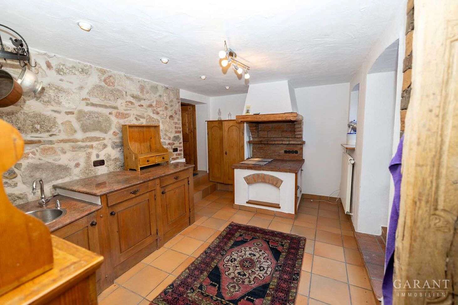 Immobilie in Saaldorf-Surheim - Historisches Bauernhaus mit Ausbauchance: Viel Platz zum Wohnen, Arbeiten und Wachsen - Bild 3