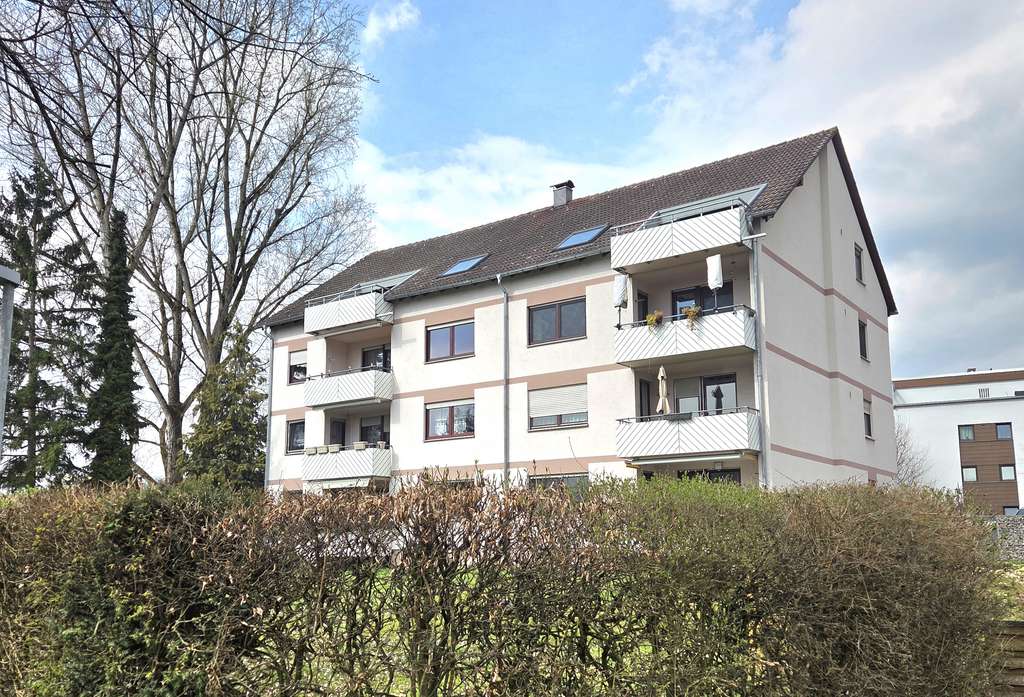 Immobilie in Schorndorf - 3,5 Zimmerwohnung mit Aussicht über Schorndorf- Ideal für Einsteiger! - Bild 1
