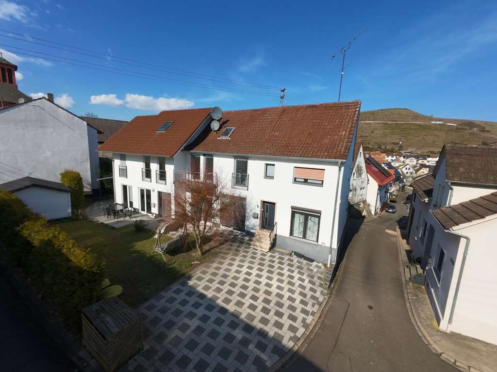 Immobilie in Wallhausen - Direkt einziehen & wohlfühlen! Aufwendig saniertes EFH inkl. Garten & Anbau mit ELW in Wallhausen! - Bild 2