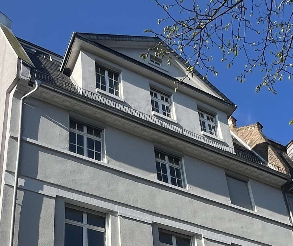 Tolle 2 Zi.-Altbau ETW mit Balkon!***Ohne Käuferprovision***