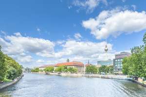 ERSTKLASSIGES 1 ZIMMER APARTMENT IN TOPLAGE - MIT EINZIGARTIGEM WEITBLICK ÜBER BERLIN
