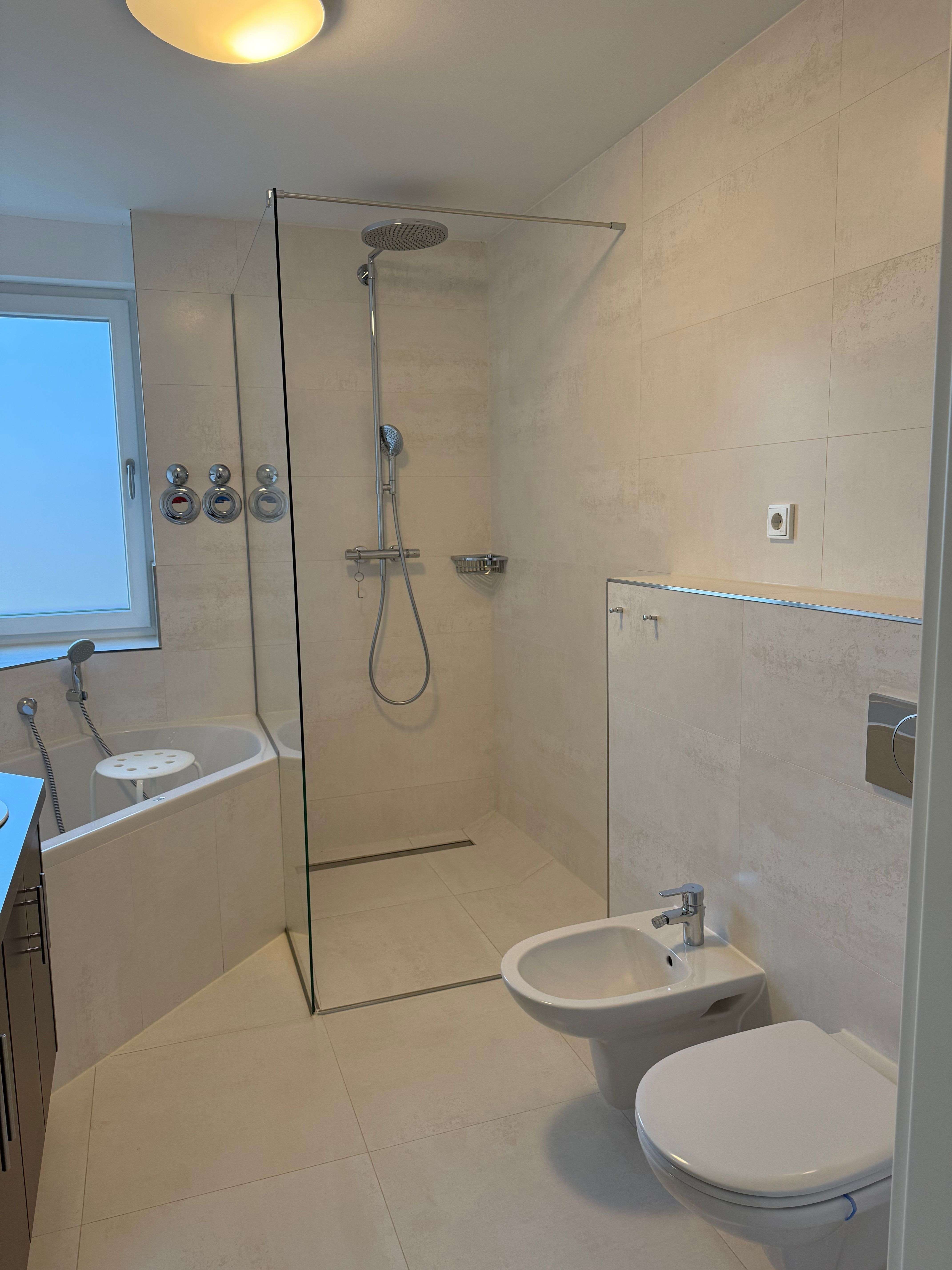 Immobilie in Grabenstätt - Chiemseenähe! Exklusive 3-Zimmer-Wohnung mit Bergblick und großer Terrasse - Bild 7